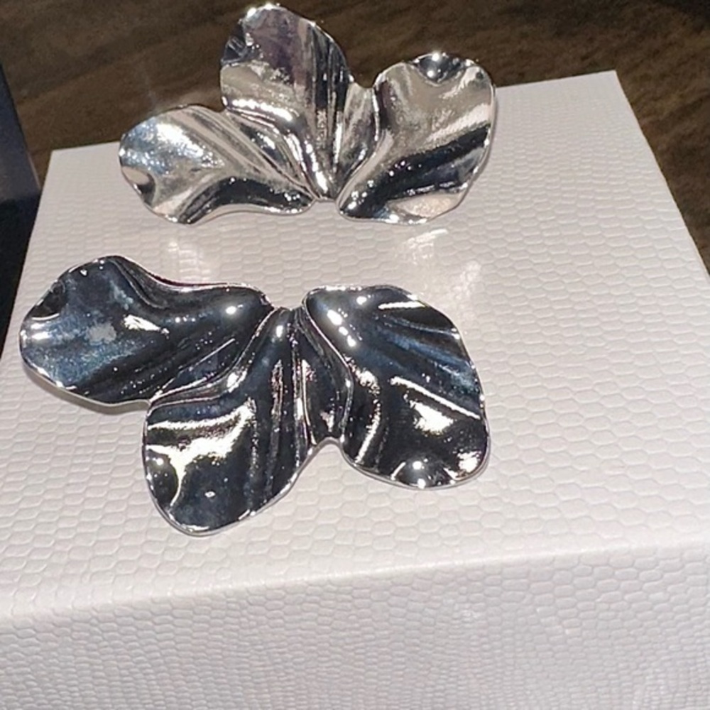 Anthropologie Shashi Sophia silver Flower Earrings Stud earrings